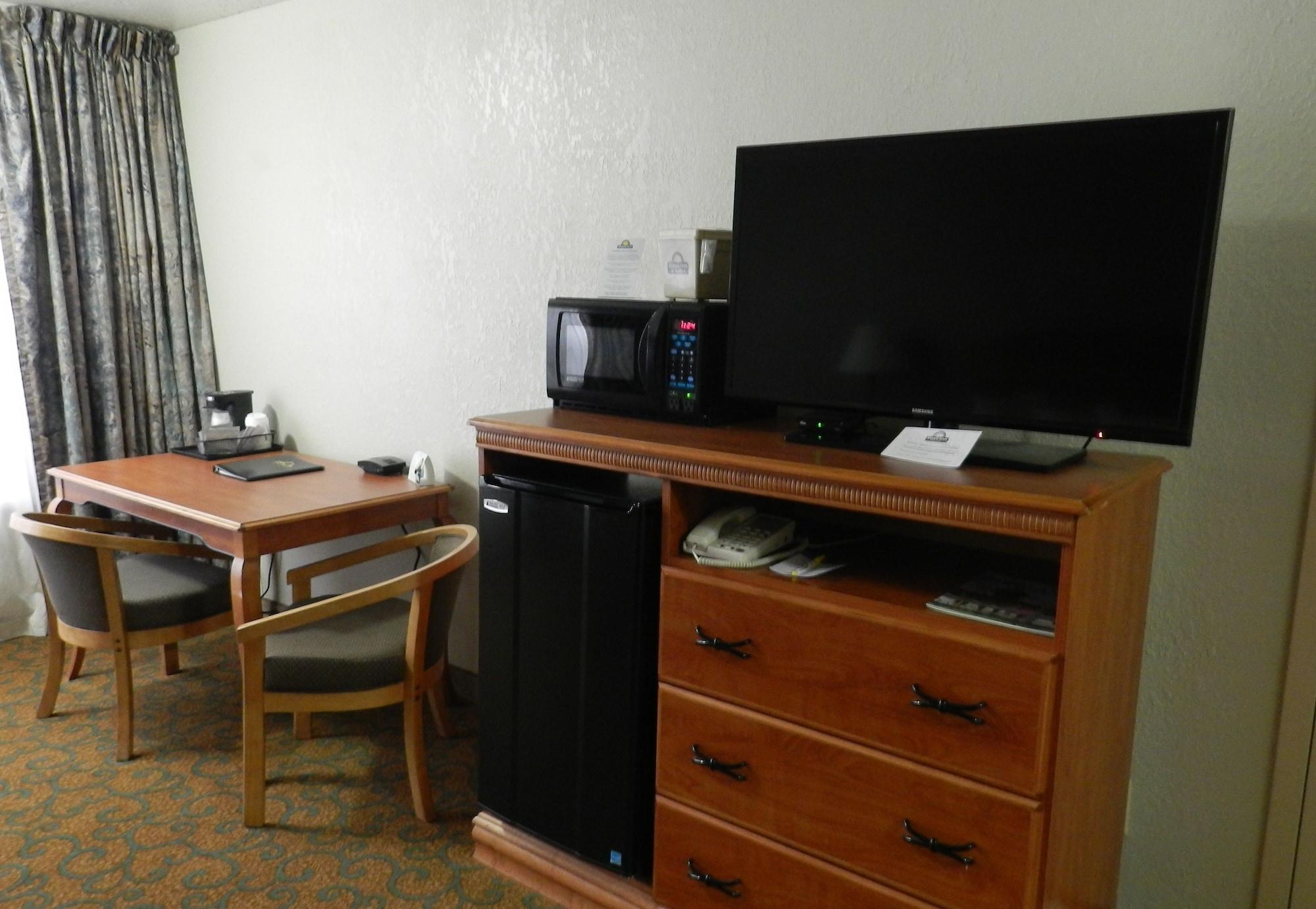 מלון Clarion Pointe Rhinelander Downtown מראה חיצוני תמונה