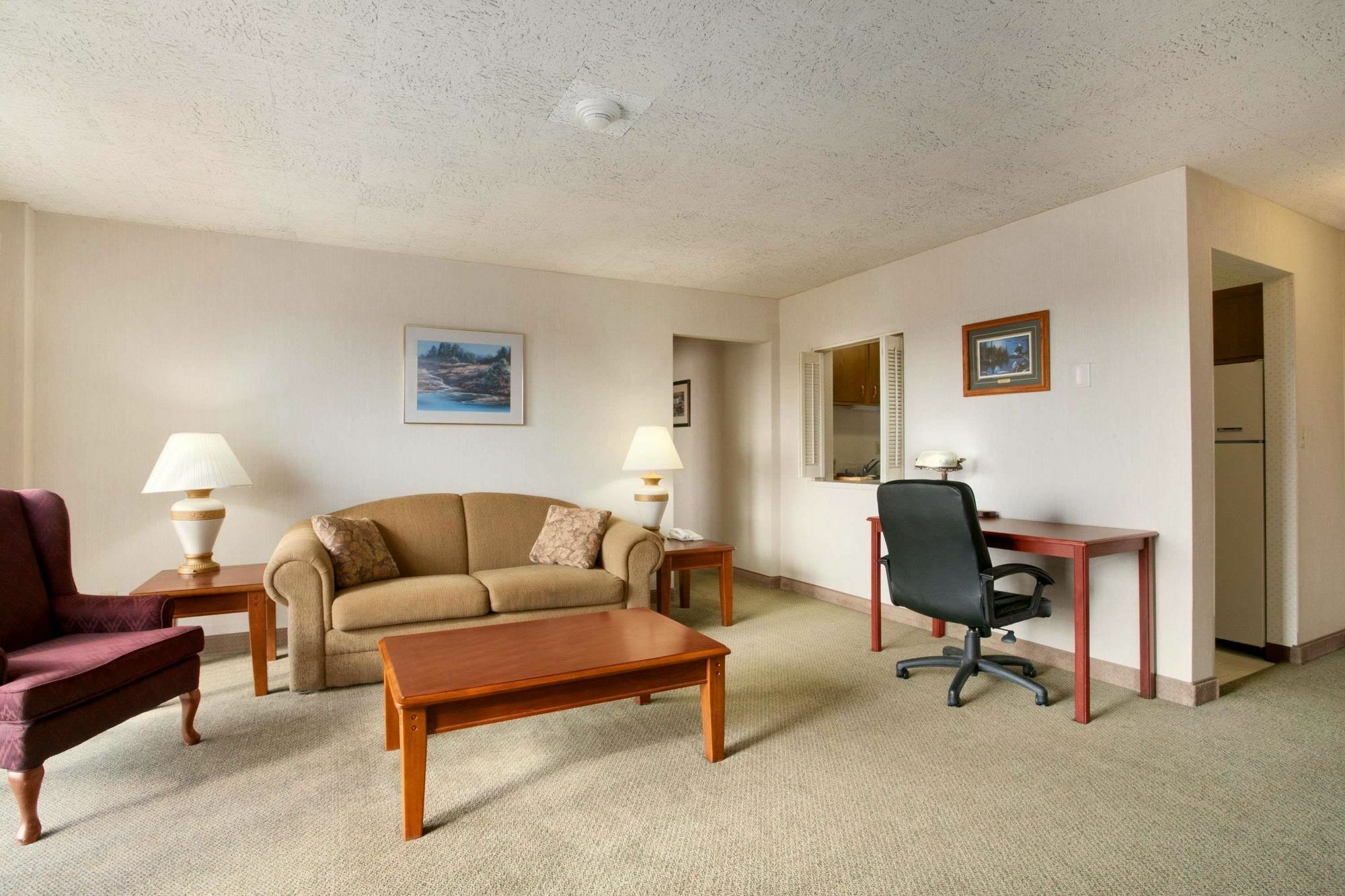 מלון Clarion Pointe Rhinelander Downtown מראה חיצוני תמונה