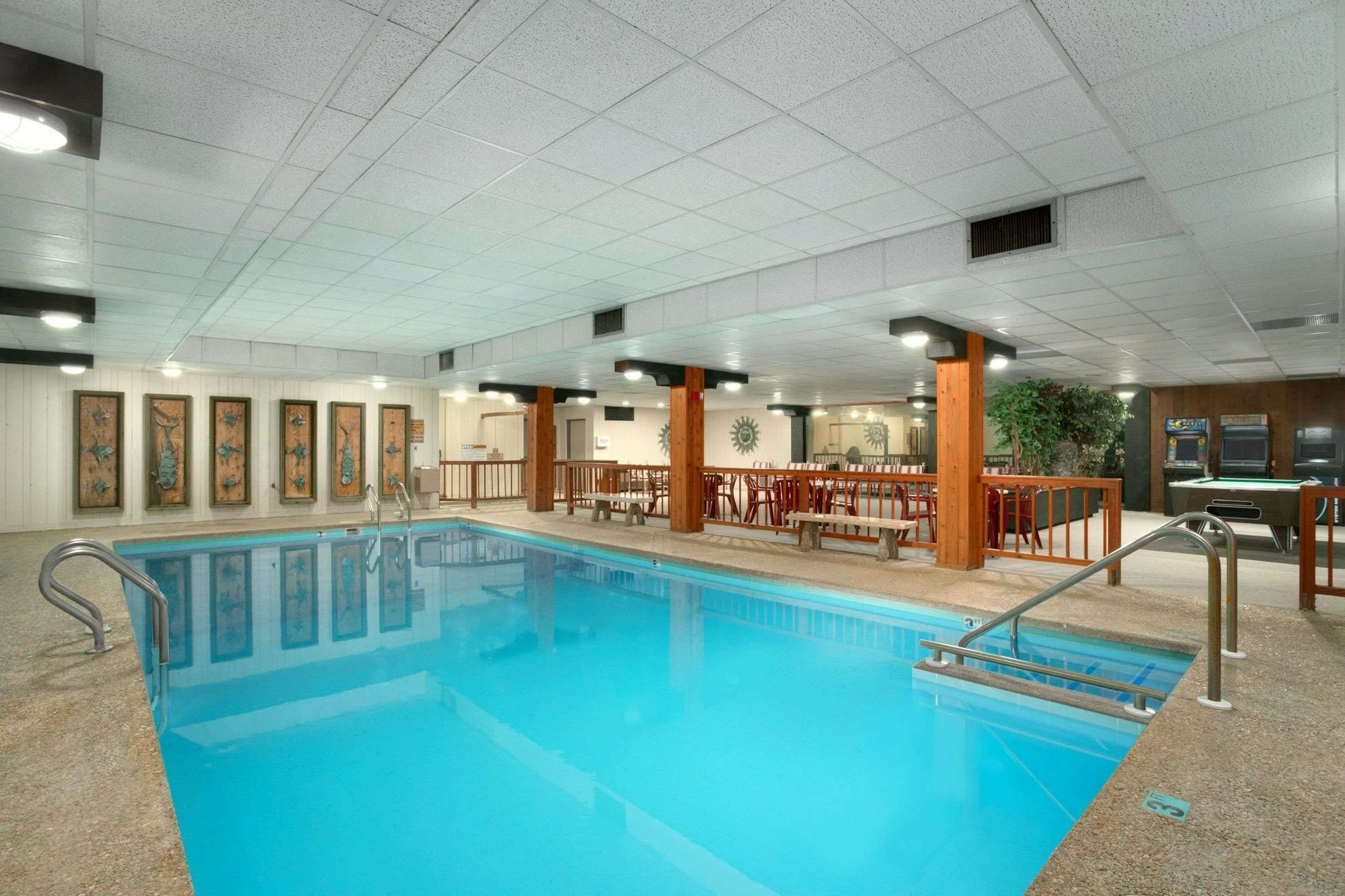 מלון Clarion Pointe Rhinelander Downtown מראה חיצוני תמונה